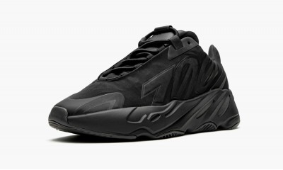 ADIDAS YEEZY BOOST 700 MNVNTriple Black