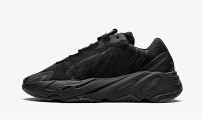 ADIDAS YEEZY BOOST 700 MNVNTriple Black