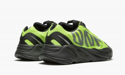 ADIDAS YEEZY BOOST 700 MNVNPhosphor